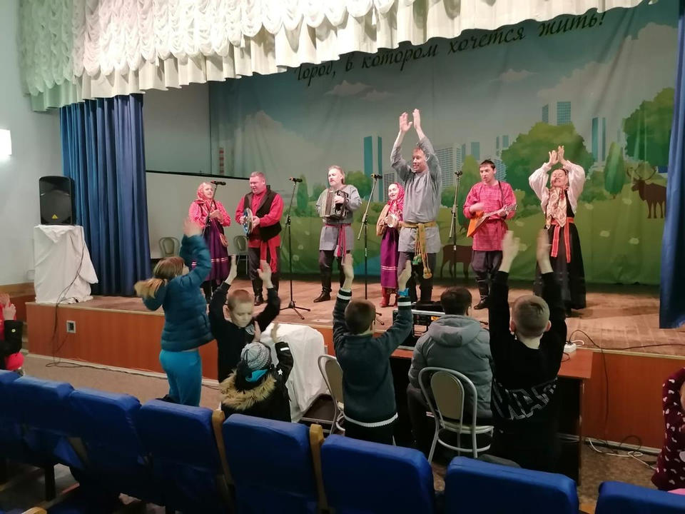 «Миряне» выступили в детском лагере «Звёздочка» «Миряне» выступили в детском лагере «Звёздочка»